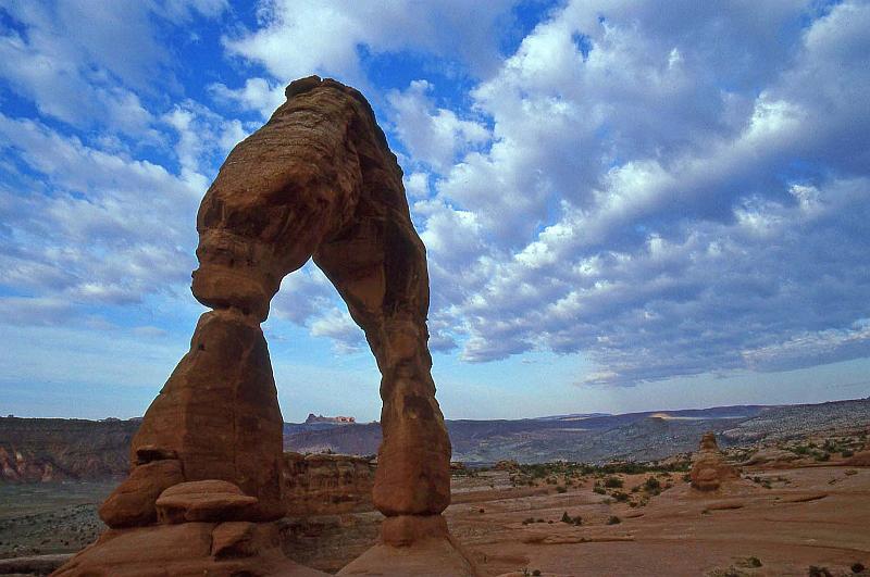 1996-04 Utah Trip 224 Delicate Arch.jpg